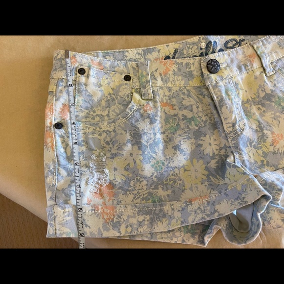 Vanilla Star Denim floral shorts - Picture 5 of 6